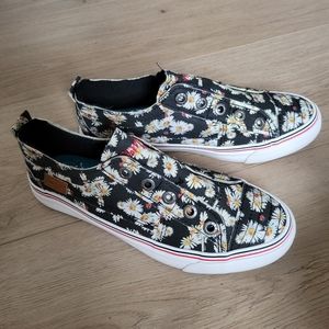 Blowfish Malibu Slip On Sneakers Lazy Daisy Ladybug Women's 7 NIB NEW